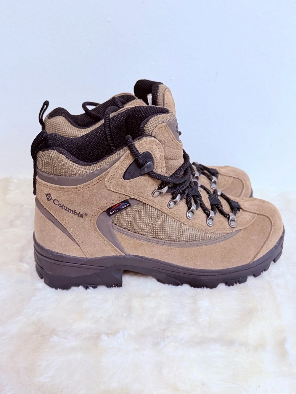 Columbia Men's Brown Suede Hiking Boots with Black Soles size 7